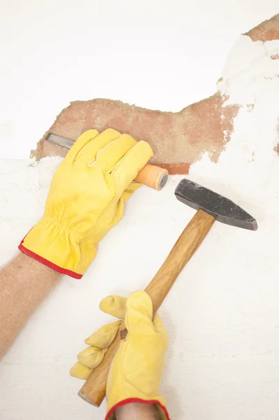 Interiör hus väggen renovering hammare och mejsel — Stockfoto