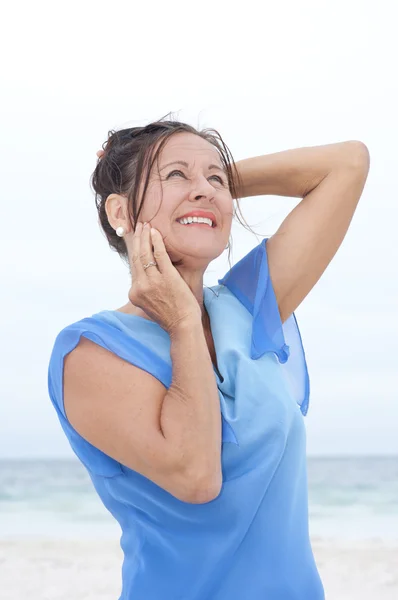 Retrato mujer madura feliz blusa azul — Foto de Stock