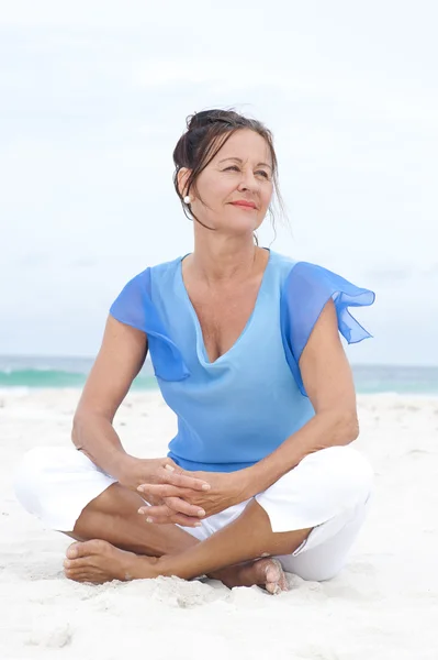 Portrait relaxed mature woman beach — Stock Photo, Image