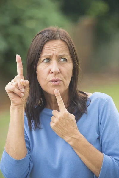 Woman with idea isolated outdoor — Stock Photo, Image