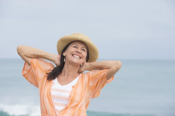 Glücklich freudig attraktiv reif frau — Stockfoto