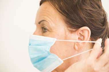 Yüzüne maske ile portre sağlık hemşire