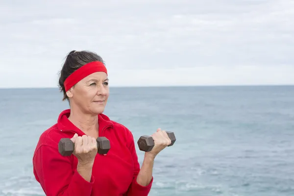 Fit Confident senior woman exercising outdoor — Stock Photo, Image