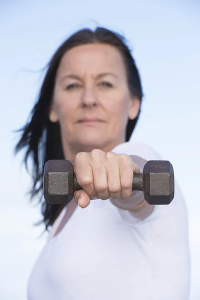 Selbstbewusst fit gesunde reife Frau — Stockfoto