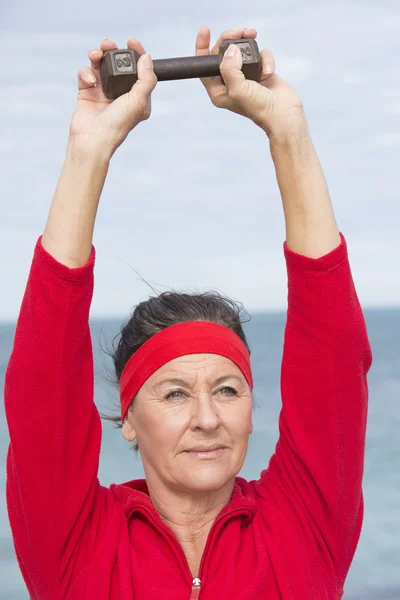 Aktiv pensionering sportiga äldre kvinna — Stock fotografie