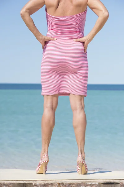 Confident woman in sexy pose at ocean beach — Stock Photo, Image