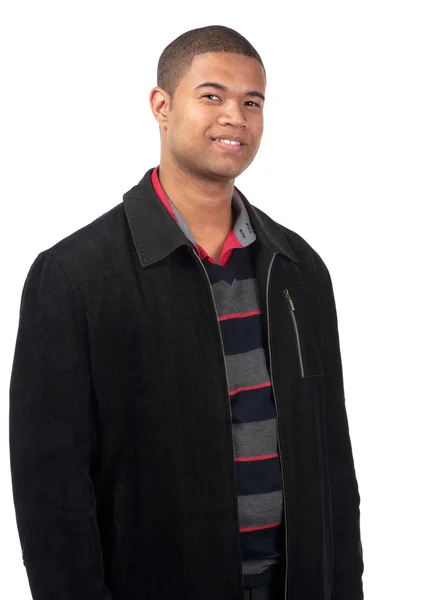 Kendine güvenen genç adam gülümsüyor