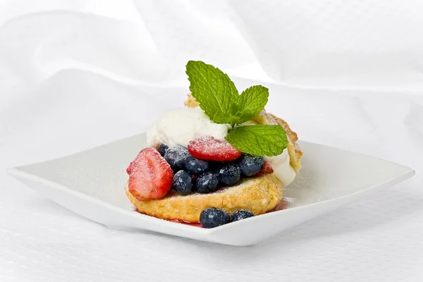 Strawberry dan Blueberry Shortcake — Stok Foto