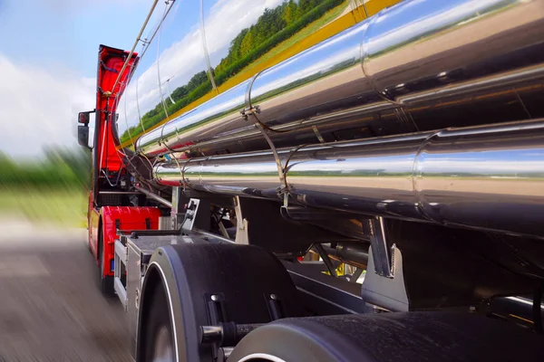 Matcistern Snabb Godstransport Tankbil Rörelse — Stockfoto