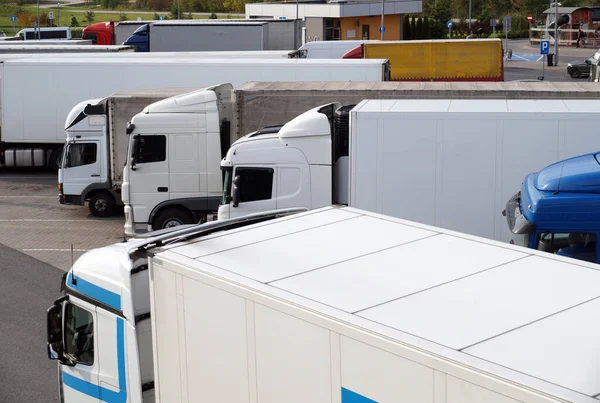 Lugar Descanso Varios Tipos Camiones Estacionamiento Junto Autopista —  Fotos de Stock