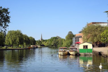 tekneler stratford-upon-avon nehir üzerinde