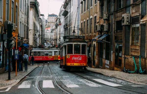 ポルトガル リスボン 2022年1月5日 バイシャ地区のルア コンチェイコ トラム28号線沿いの有名な通り — ストック写真