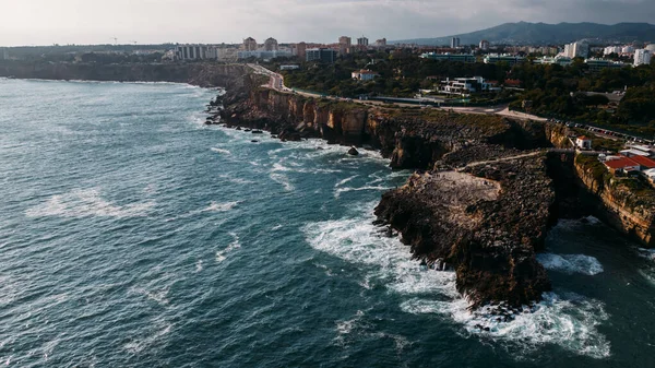 Boca do Inferno 'nun hava manzarası, Portekizce Cehennem Ağzı, Cascais, Portekiz güneşli bir günde