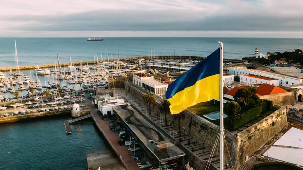 Ukrainian Flag Cascais Harbour Portugal Support Ukraine Its War Russia — Fotografia de Stock