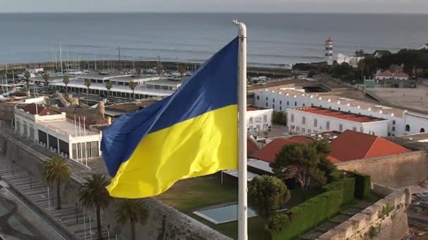 Zeitlupe Ukrainische Flagge Wind Eingefangen Cascais Portugal — Stockvideo