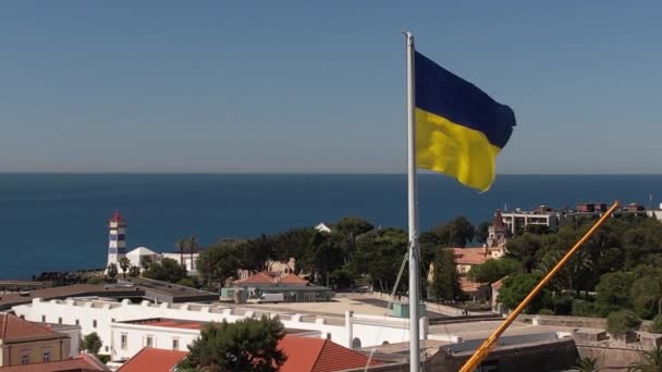 Ukrainische Flagge Weht Wind Cascais Portugal — Stockvideo