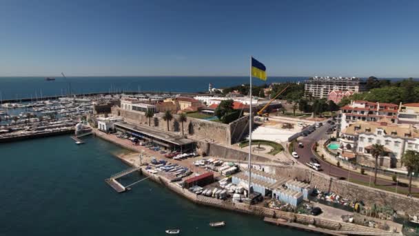 Bandera Ucrania Ondeando Viento Cascais Portugal — Vídeos de Stock