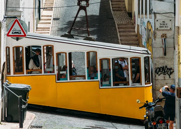 Lisboa Portugal Junio 2022 Vista Lateral Tranvía Bica Funicular Turistas — Foto de Stock