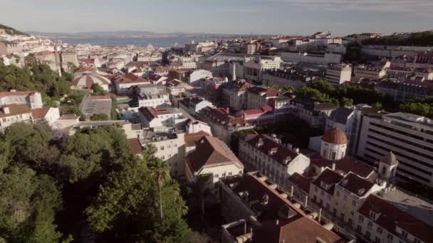 Vista Panorámica Aérea Del Centro Baixa Lisboa Portugal Aproximándose Hacia — Vídeos de Stock