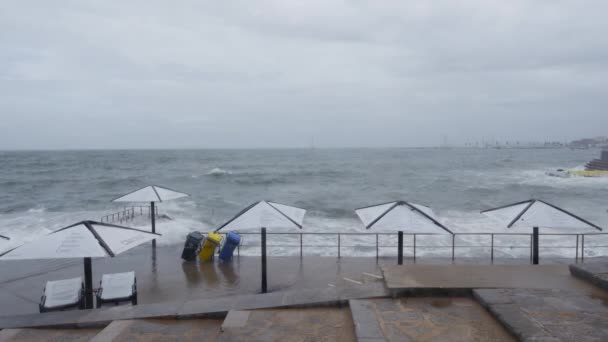 Spraya Från Vågor Stänk Strandpromenaden Lin Cascais Portugal Höststormar Med — Stockvideo