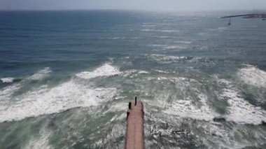 Cascais, Portekiz - 13 Eylül 2022: Portekiz 'in Cascais Körfezi' nde profesyonel atletler tarafından yapılan tatbikat tekneleri