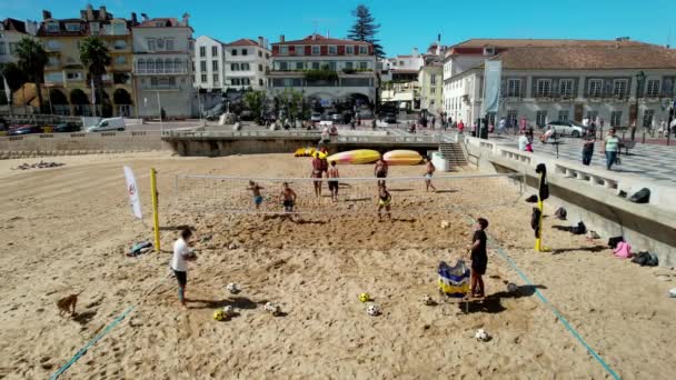 Cascais Portugal September 2022 Luftaufnahme Von Jugendlichen Die Footvolley Spielen — Stockvideo