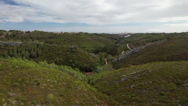 Pov Αεροφωτογραφία Drone Hinking Trails Ribeira Das Vinhas Cascais Πορτογαλία — Αρχείο Βίντεο