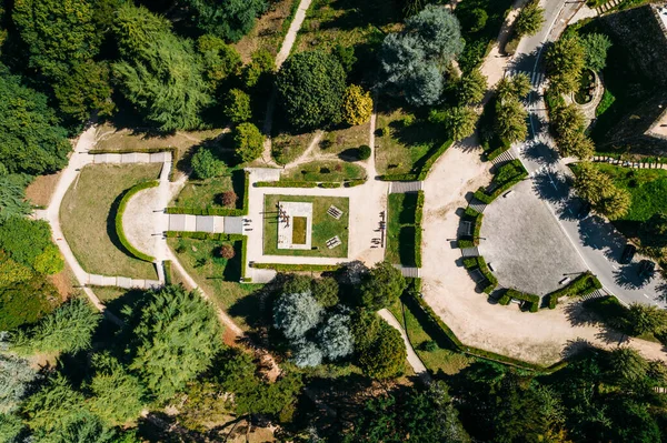 Drone Vista Aérea Arriba Hacia Abajo Los Turistas Parque Monte —  Fotos de Stock