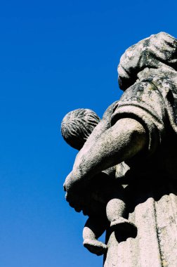 Braga, Portekiz - 25 Eylül 2022: Bom Jesus do Monte Manastırı 'ndaki kaya oymacılığı heykelleri, Braga, Portekiz.