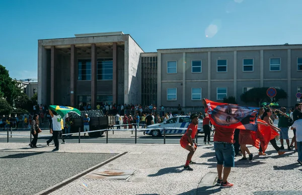 Lisboa Portugal Outubro 2022 Brasileiros Fazem Fila Para Votar Presidente — Fotografia de Stock