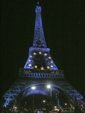 Gece Eyfel Kulesi. Paris mi? Fransa.