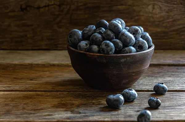 Blueberries Clay Cup Wooden Table Ripe Berries Kitchen Harvest — Stock Photo, Image