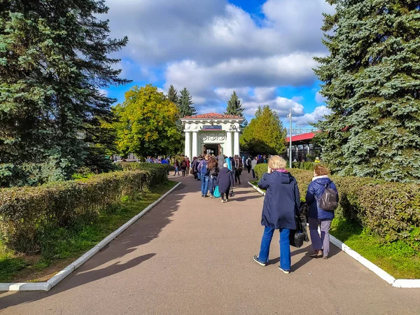 Vyborg Rusia Circa Septiembre 2020 Pasajeros Plataforma Estación Tren —  Fotos de Stock