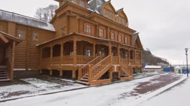 Gorodets, Rusya - Kasım 2021. Volga Nehri kıyısındaki Karmaşık Sanatçılar Şehri. Gorodets halk sanatı ve müzesinin merkezidir..