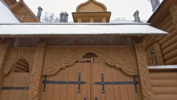 Gorodets Ρωσία Περίπου Νοέμβριος 2021 Χαραγμένη Διακόσμηση Πόρτας Διακοσμητικά Σχέδια — Αρχείο Βίντεο