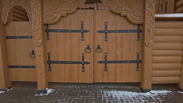 Gorodets Rusia Circa Noviembre 2021 Decoración Puerta Tallada Patrones Ornamentales — Vídeo de stock