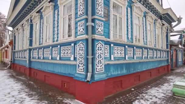 Gorodets Russia Circa 2021年11月 旧房子上雕刻的窗户装饰 装饰图案 — 图库视频影像