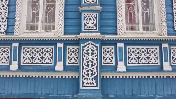 Gorodets Russia Circa 2021年11月 旧房子上雕刻的窗户装饰 装饰图案 — 图库视频影像