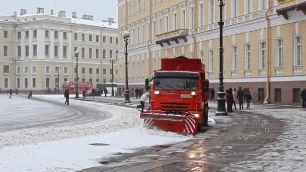 俄罗斯圣彼得堡 2021年11月 圣彼得堡的Dvortsovaya广场 市政机构在运作 冬季坏天气 — 图库视频影像