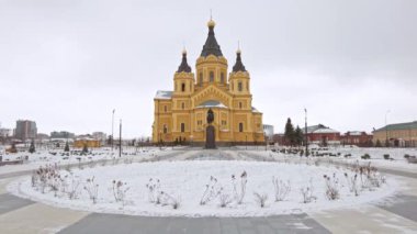 Nizhny Novgorod, Rusya - Kasım 2021. Nizhny Novgorod 'daki St. Alexander Nevskiy Katedrali manzarası.
