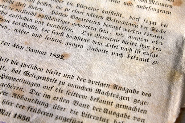 Text aus einem alten Buch Stockbild