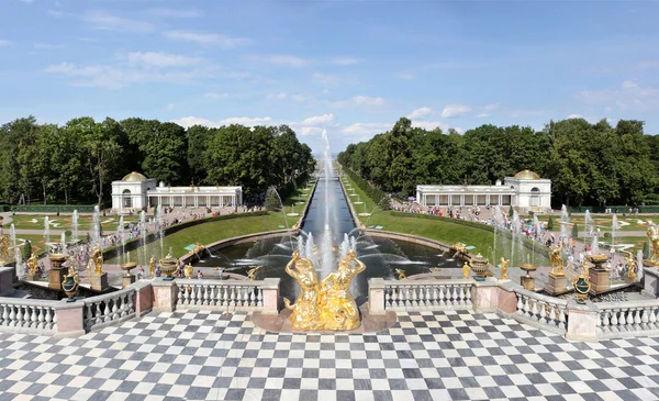 Der Hauptbrunnen der Petrodworez — Stockfoto