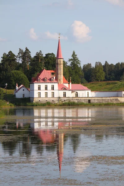 Palácio Priorado em Gatchina, Rússia . — Fotografia de Stock