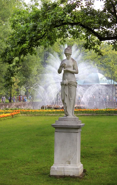 Escultura y fuente "El sol " — Foto de Stock