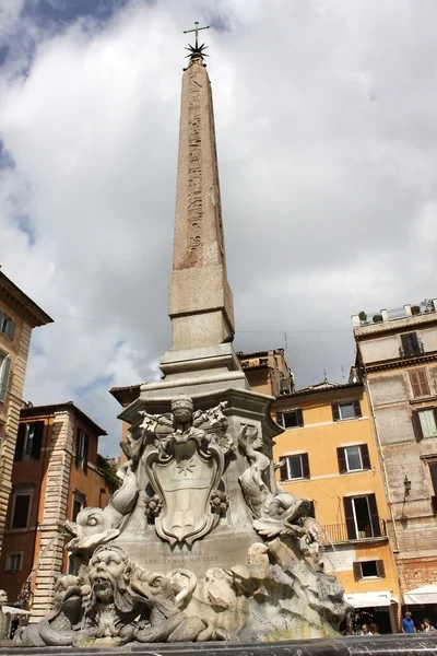 Fontänen på piazza della rotunda i Rom — Stockfoto