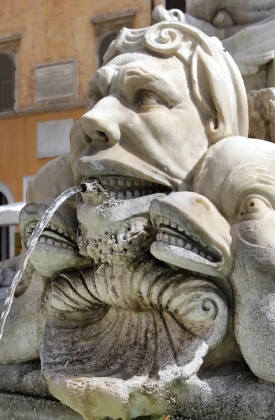 De fontein van de piazza della rotonde in rome — Stockfoto