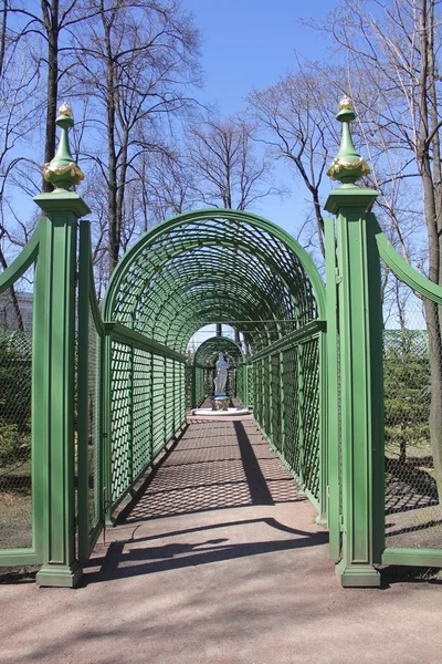 Pergola v zahradě města — Stock fotografie