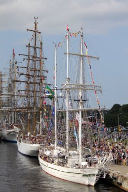 Riga, Letonya - 26 Temmuz: regatta uzun boylu Gemi Yarışları 2013