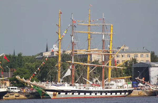 RIGA, LATVIA - JULHO 26: Regata As Corridas de Navios Altos 2013 — Fotografia de Stock