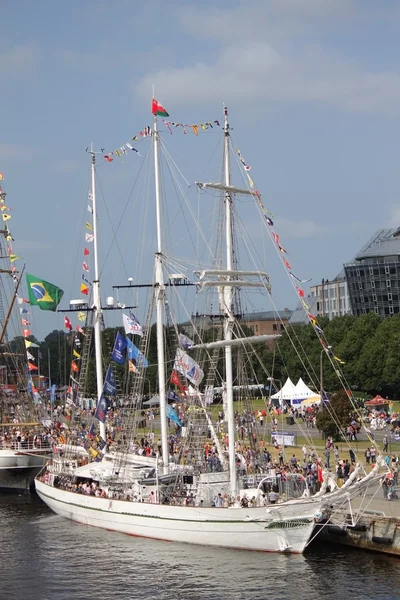 Riga, Letonya - 26 Temmuz: regatta uzun boylu Gemi Yarışları 2013.